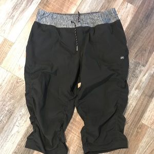Crop athletic pants